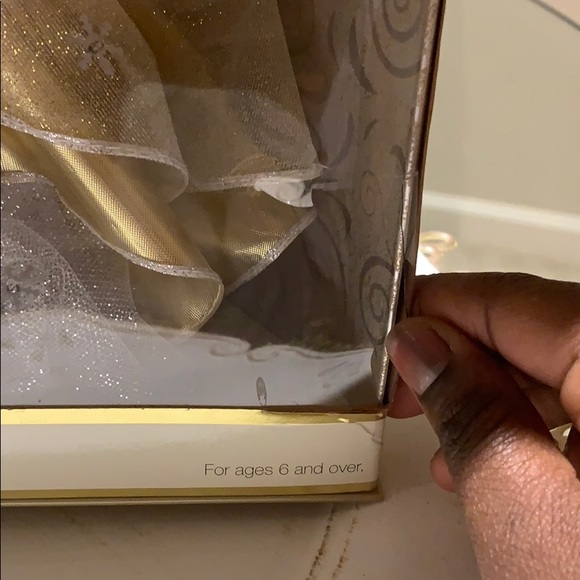 2000 Celebration Barbie! - Picture 4 of 4